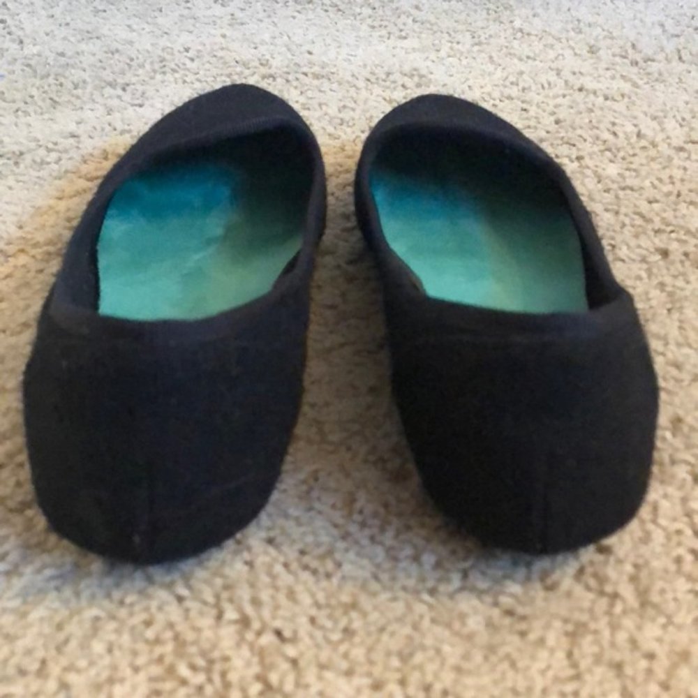 Black Shoes - Picture 3 of 5